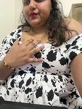 smile pretty online show from 02-19-25, 08:41