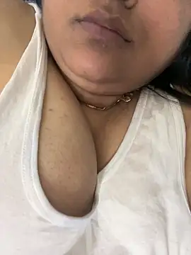 smile pretty online show from 03-18-25, 07:42