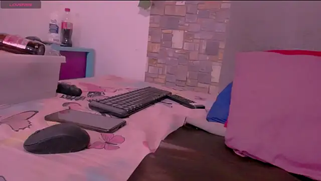 Snapshot of CrazyRousex chatting on 12-16-25, 04:56 CrazyRousex online show from 12-16-25, 04:56