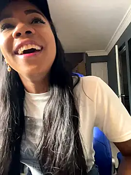 Snapshot of paula__cruzz chatting on 11-12-25, 01:55 paula cruzz online show from 11-12-25, 01:55