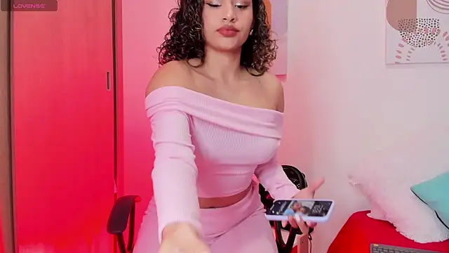 Snapshot of SeleneClark chatting on 02-10-25, 03:32 SeleneClark online show from 02-10-25, 03:32