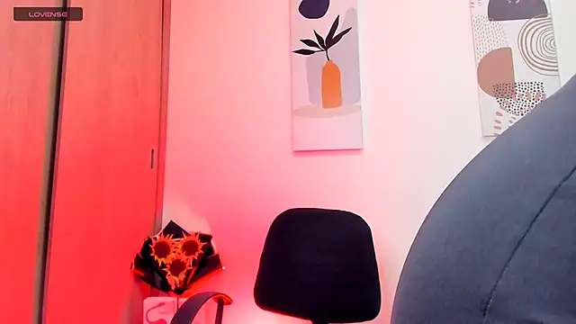 Snapshot of SeleneClark chatting on 02-20-25, 06:24 SeleneClark online show from 02-20-25, 06:24