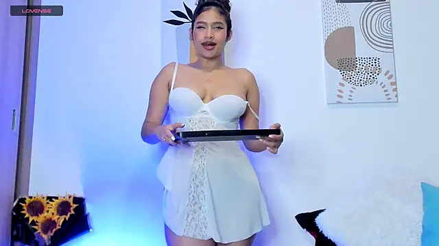 Snapshot of SeleneClark chatting on 02-28-25, 12:32 SeleneClark online show from 02-28-25, 12:32