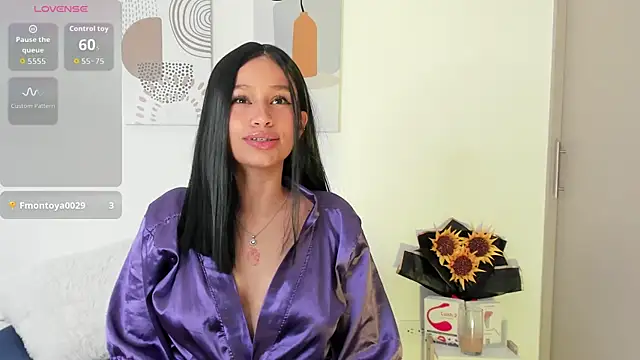 Snapshot of SeleneClark chatting on 10-08-25, 08:28 SeleneClark online show from 10-08-25, 08:28