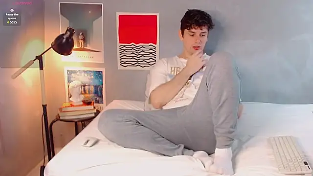 Elio555 online show from 11-16-25, 03:28