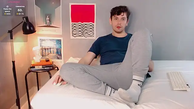 Elio555 online show from 12-16-25, 09:42