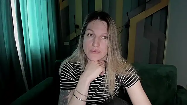 Snapshot of EmilyWalkeri chatting on 04-29-26, 07:01 EmilyWalkeri online show from 04-29-26, 07:01