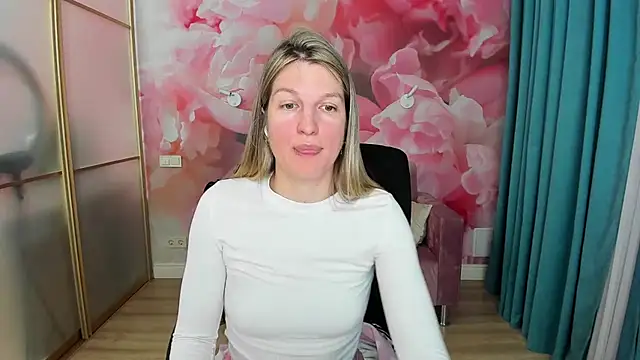 Snapshot of EmilyWalkeri chatting on 05-21-26, 06:59 EmilyWalkeri online show from 05-21-26, 06:59