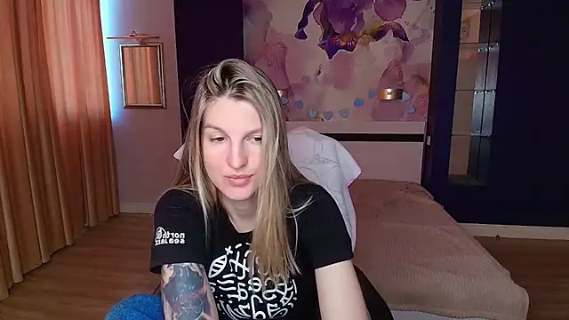 Snapshot of EmilyWalkeri chatting on 05-25-26, 07:03 EmilyWalkeri online show from 05-25-26, 07:03