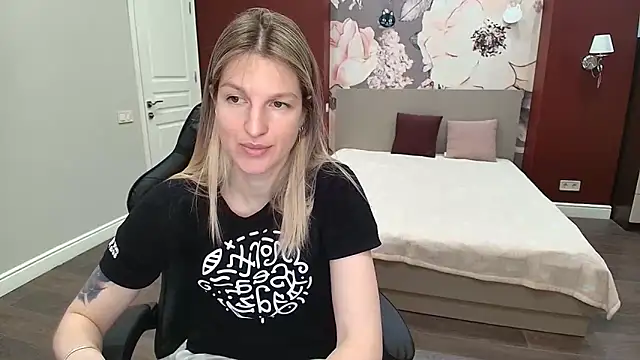 Snapshot of EmilyWalkeri chatting on 06-01-26, 06:59 EmilyWalkeri online show from 06-01-26, 06:59