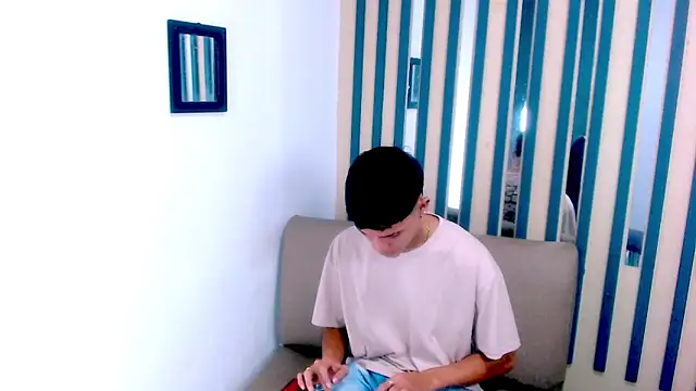 Levis Montes online show from 12-23-24, 01:03