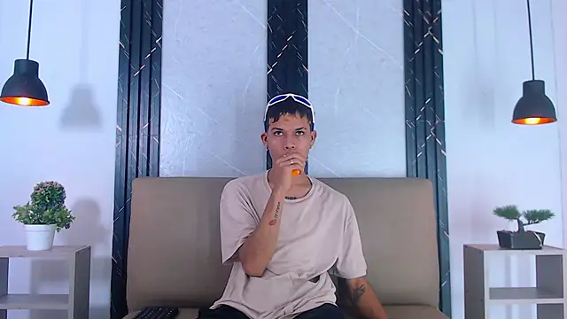 Levis Montes online show from 02-12-25, 07:24