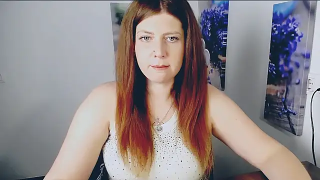 Snapshot of Lizzy_Love chatting on 06-19-26, 10:41 Lizzy Love online show from 06-19-26, 10:41