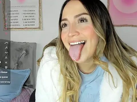 Snapshot of cindy_love2 chatting on 11-16-25, 12:33 cindy love2 online show from 11-16-25, 12:33