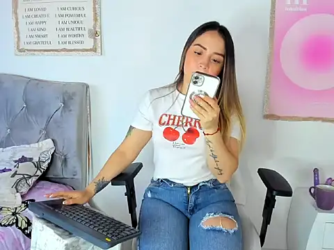 Snapshot of cindy_love2 chatting on 11-25-25, 12:38 cindy love2 online show from 11-25-25, 12:38