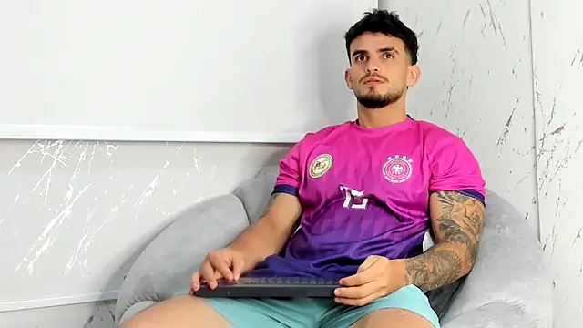 Ricardogo19 online show from 03-08-26, 04:22