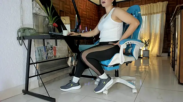 Snapshot of Cristina_Vanegas631 chatting on 06-15-26, 08:00 Cristina Vanegas631 online show from 06-15-26, 08:00