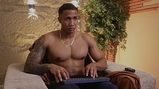 Snapshot of Logan_Varela chatting on 10-28-25, 06:32 Logan Varela online show from 10-28-25, 06:32