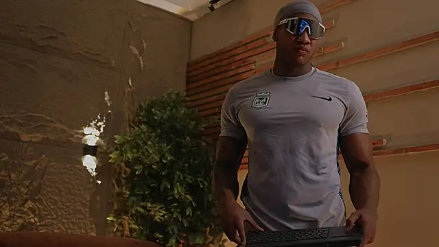 Snapshot of Logan_Varela chatting on 10-31-25, 12:39 Logan Varela online show from 10-31-25, 12:39