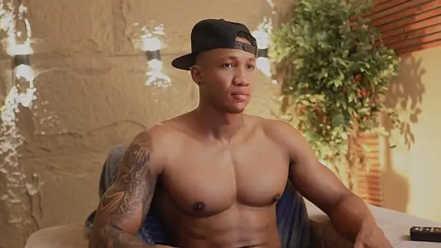 Snapshot of Logan_Varela chatting on 11-10-25, 01:21 Logan Varela online show from 11-10-25, 01:21