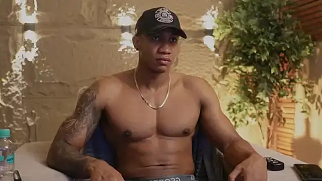 Snapshot of Logan_Varela chatting on 11-15-25, 11:51 Logan Varela online show from 11-15-25, 11:51