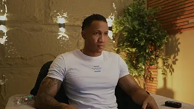 Snapshot of Logan_Varela chatting on 11-16-25, 12:16 Logan Varela online show from 11-16-25, 12:16