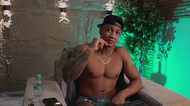 Snapshot of Logan_Varela chatting on 12-04-25, 01:53 Logan Varela online show from 12-04-25, 01:53