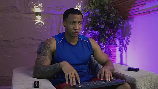 Snapshot of Logan_Varela chatting on 12-05-25, 01:52 Logan Varela online show from 12-05-25, 01:52