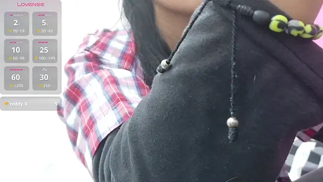 Snapshot of yourcuteneighbourr chatting on 11-06-25, 02:45 yourcuteneighbourr online show from 11-06-25, 02:45