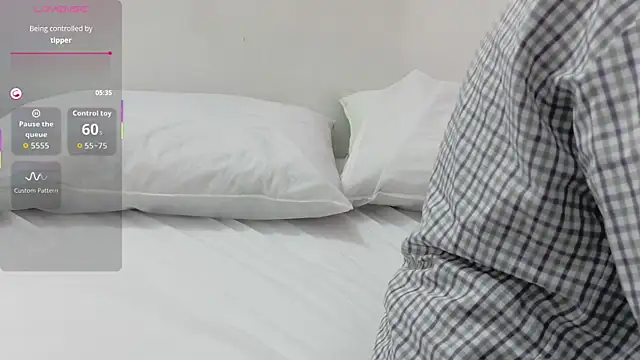 Snapshot of yourcuteneighbourr chatting on 12-02-25, 03:45 yourcuteneighbourr online show from 12-02-25, 03:45