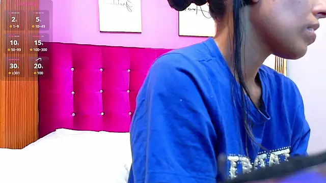 Snapshot of yourcuteneighbourr chatting on 06-11-26, 03:15 yourcuteneighbourr online show from 06-11-26, 03:15