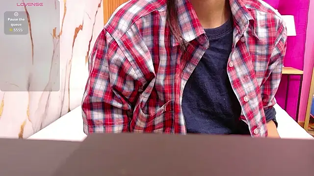 yourcuteneighbourr online show from 06-24-26, 03:05