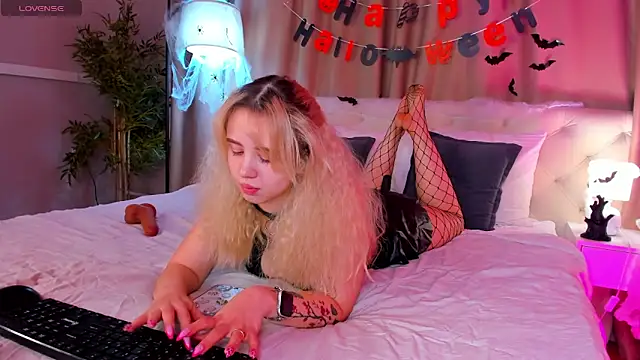 Snapshot of Valerie_Woods chatting on 11-02-25, 01:08 Valerie Woods online show from 11-02-25, 01:08