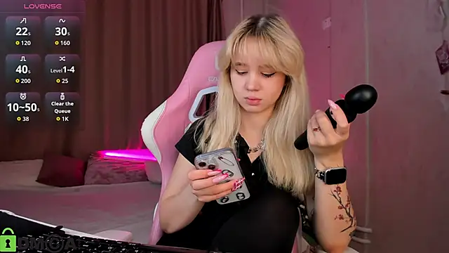 Snapshot of Valerie_Woods chatting on 11-07-25, 01:05 Valerie Woods online show from 11-07-25, 01:05