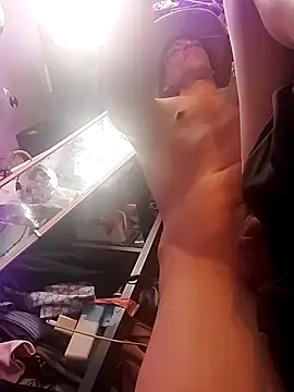 gurlnips online show from 04-22-26, 02:47