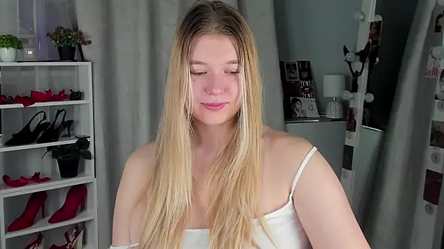 Rebecca Kelly online show from 10-18-25, 02:14