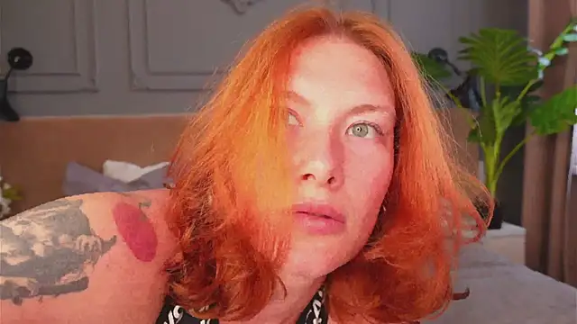Snapshot of Liv_Fay chatting on 06-12-26, 01:21 Liv Fay online show from 06-12-26, 01:21