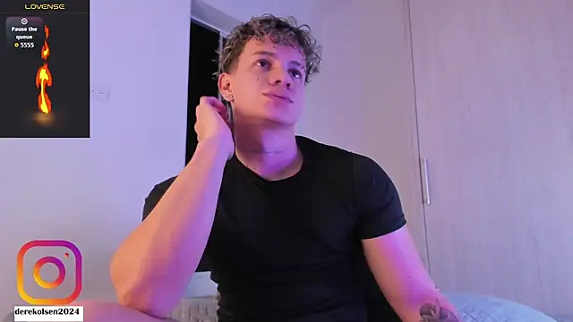 Snapshot of DerekOlsen chatting on 09-18-25, 02:57 DerekOlsen online show from 09-18-25, 02:57