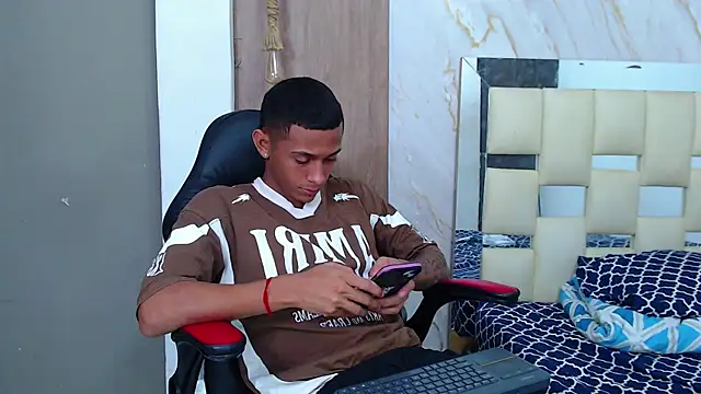 dominic smith  online show from 06-24-26, 11:26