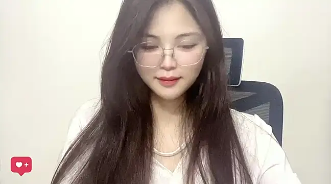 Snapshot of ---MIA--- chatting on 01-19-25, 12:06 ---MIA--- online show from 01-19-25, 12:06