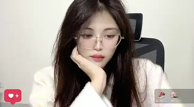 Snapshot of ---MIA--- chatting on 01-23-25, 10:43 ---MIA--- online show from 01-23-25, 10:43