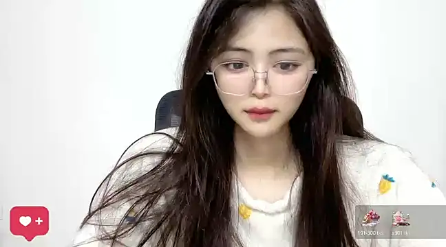 Snapshot of ---MIA--- chatting on 02-04-25, 05:53 ---MIA--- online show from 02-04-25, 05:53