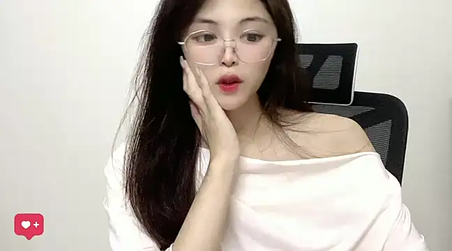 Snapshot of ---MIA--- chatting on 02-04-25, 12:55 ---MIA--- online show from 02-04-25, 12:55