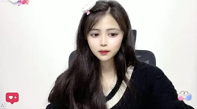 Snapshot of ---MIA--- chatting on 02-19-25, 04:11 ---MIA--- online show from 02-19-25, 04:11