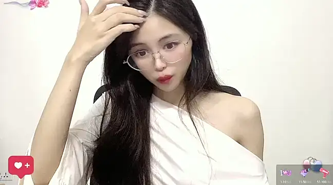 Snapshot of ---MIA--- chatting on 02-20-25, 01:19 ---MIA--- online show from 02-20-25, 01:19