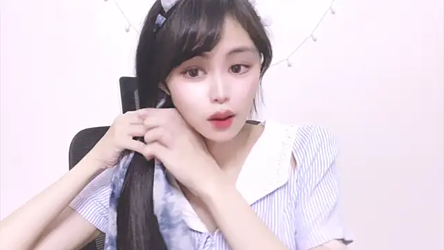 Snapshot of ---MIA--- chatting on 10-03-25, 02:14 ---MIA--- online show from 10-03-25, 02:14