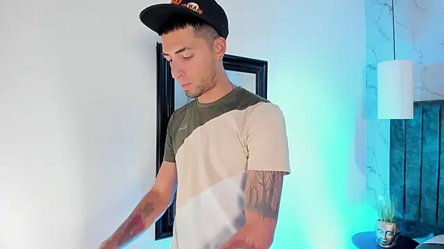 DrakeNeumann online show from 12-20-25, 03:46