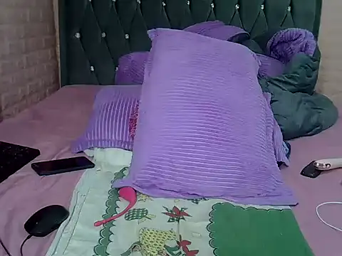 Snapshot of sexybree_ chatting on 10-27-25, 10:47 sexybree  online show from 10-27-25, 10:47