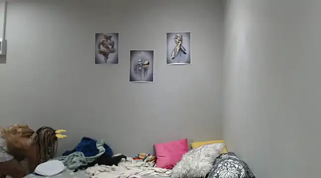 CREAMYCUPCAKExxx online show from 12-04-24, 06:50