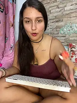 Snapshot of saray_gomez22 chatting on 12-18-24, 01:15 saray gomez22 online show from 12-18-24, 01:15